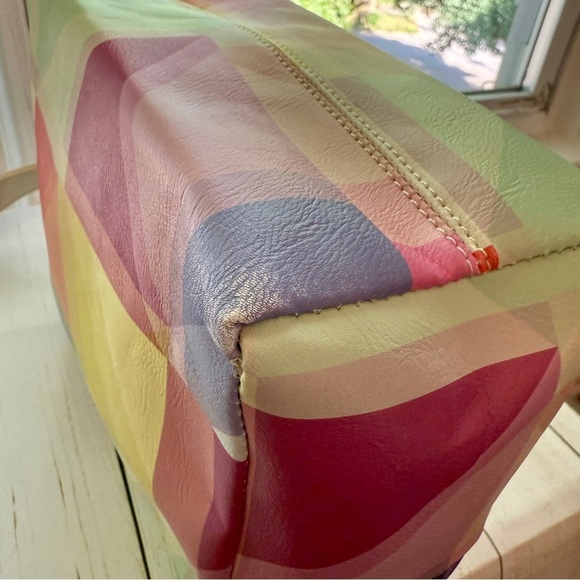 Betsey Johnson Color Block Large
Cosmetic Case 80s Retro
Geometric Travel - Picture 7 of 13